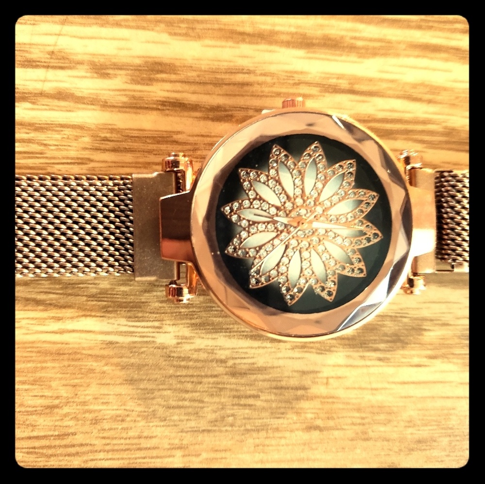 Women's quartz wrist watch